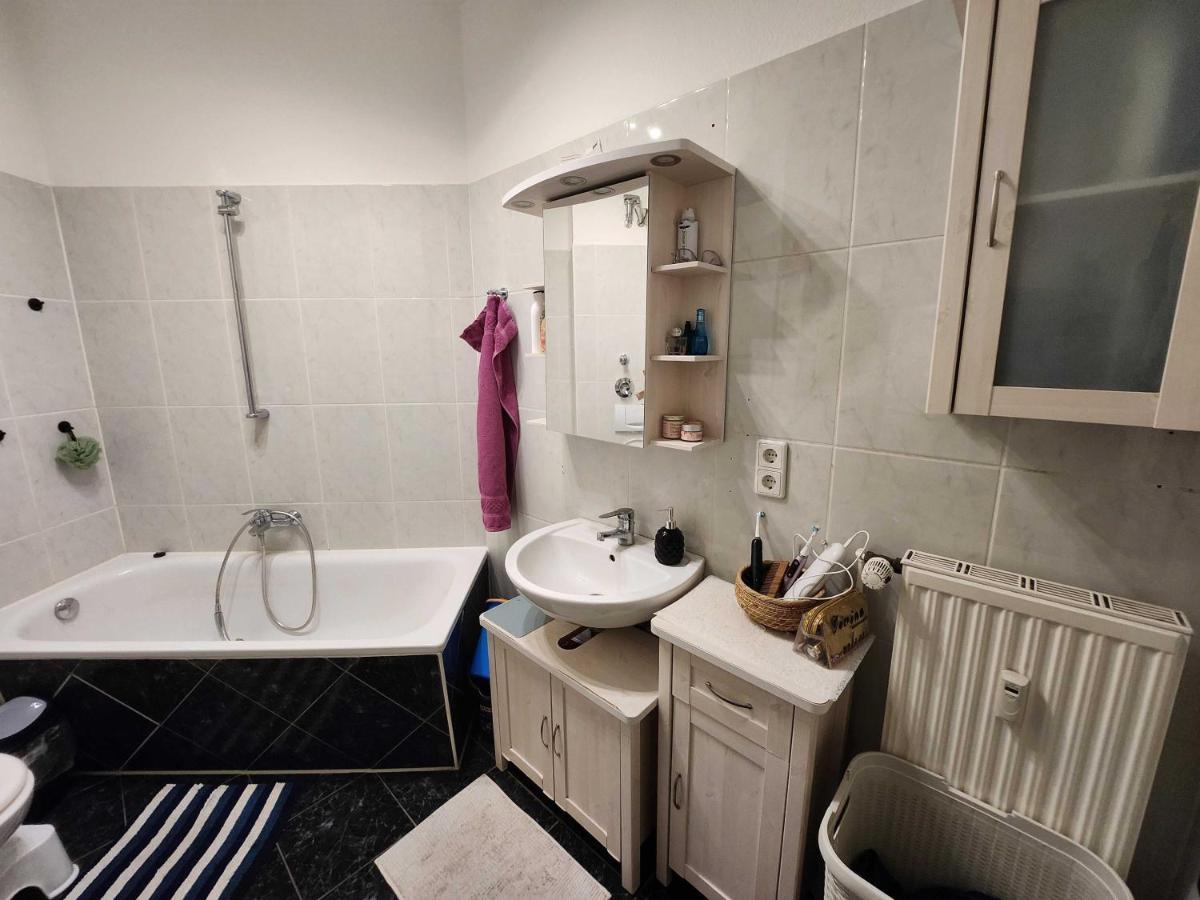 One Private Available In A Two In Tegel, Privat bolig *